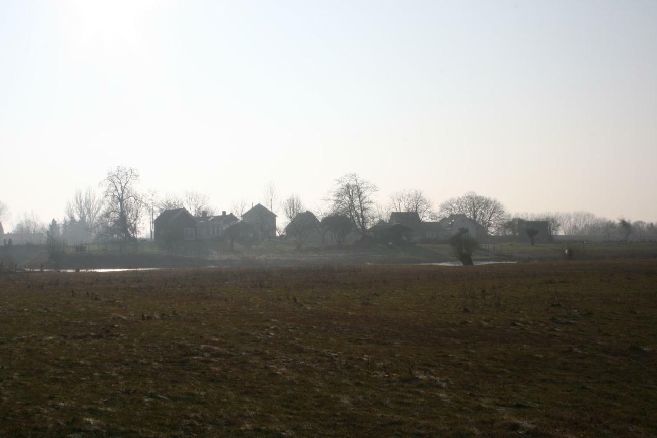 Unique Place On The River Waal Heerewaarden Exterior photo